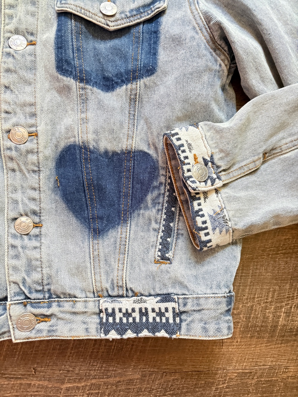 POL Clothing Distressed Denim Trucker Jacket Southwest Aztec Heart sz M - Picture 8 of 12